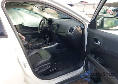 2019 Jeep Compass Latitude 4X4 from USA, damaged, VIN 3C4NJDBB5KT641482